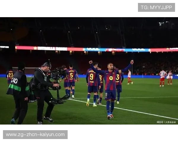 巴萨前场逼抢成功，拉菲尼亚反击中再下一城